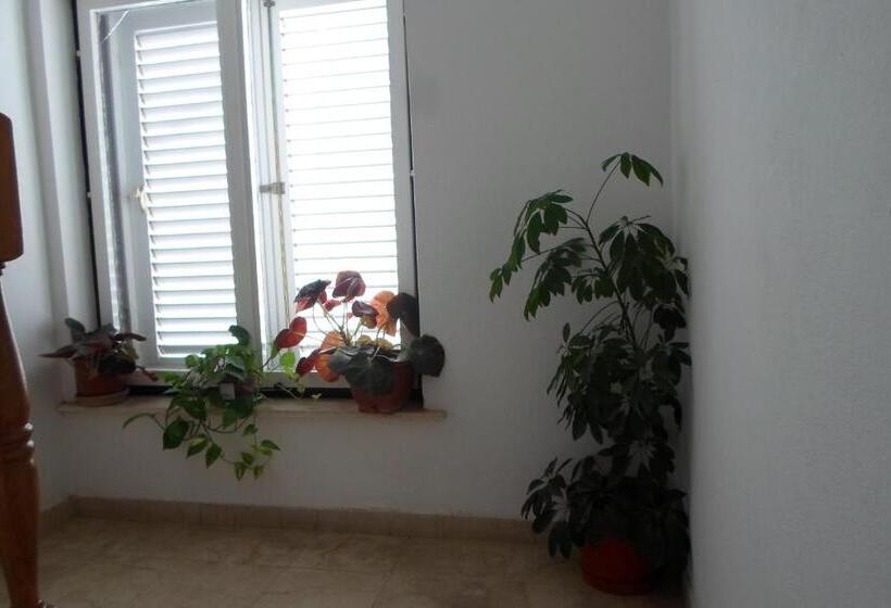 غرفة قياسية مطلّة علي البحر مزوَّدة بشُرفة, Pansion Lovac