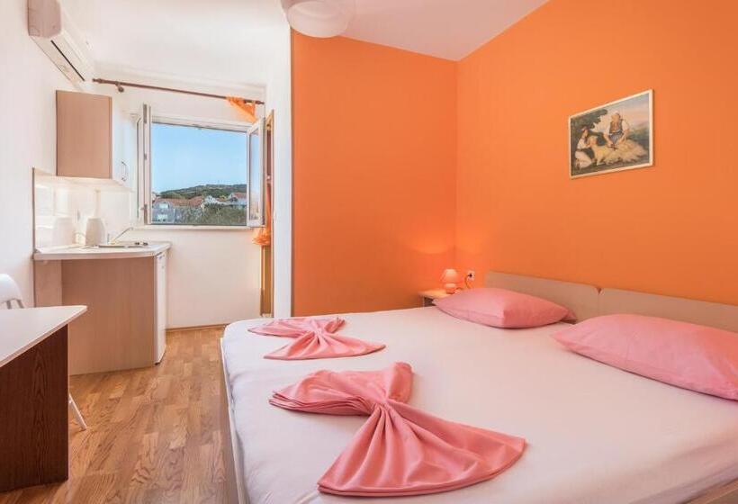 غرفة ديلوكس مطلّة علي الحديقة, Pansion Lovac