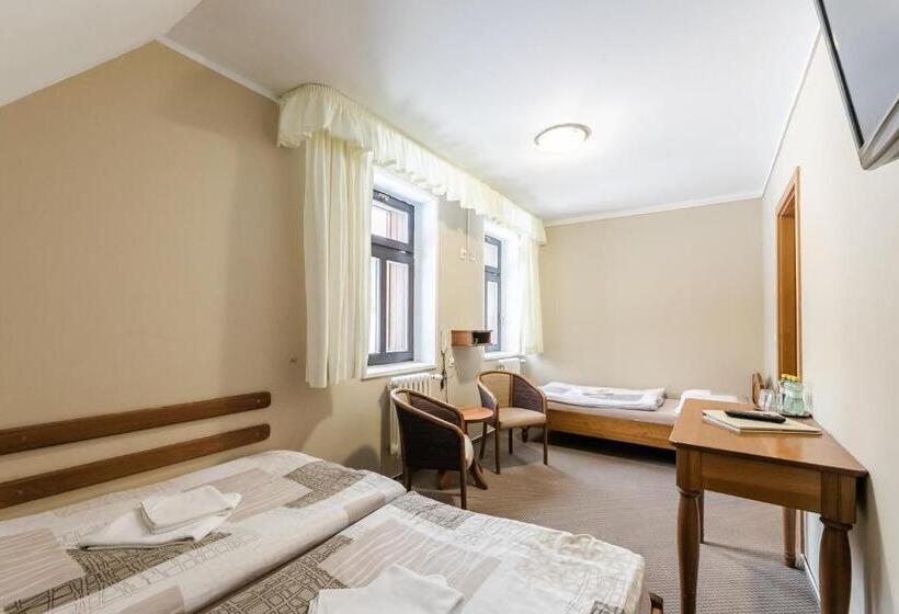 اتاق استاندارد سه نفره, Perla Jizery