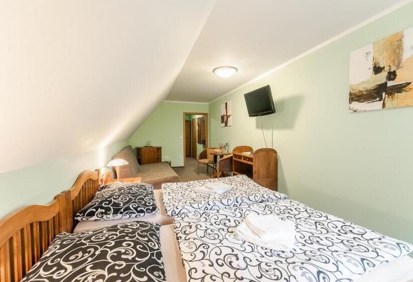 اتاق سوپریور, Perla Jizery