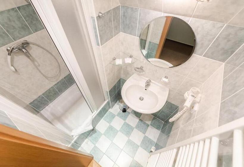 اتاق سوپریور, Perla Jizery