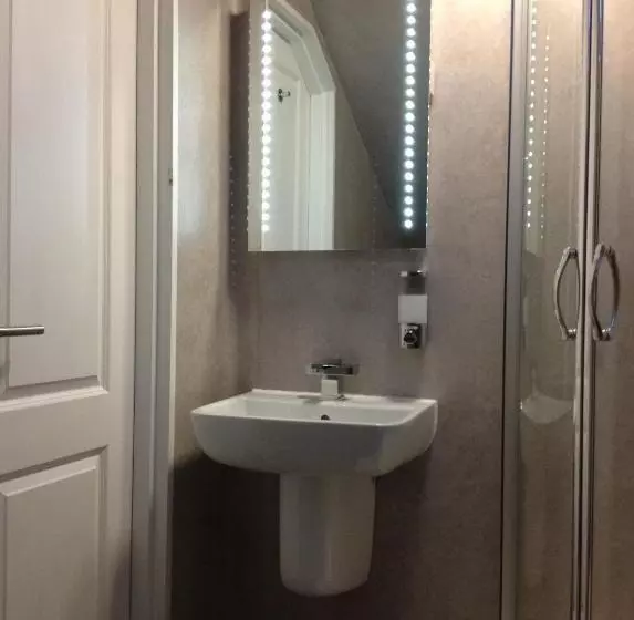 Economy Yhden Hengen Huone, Prince Regent Hotel Excel London