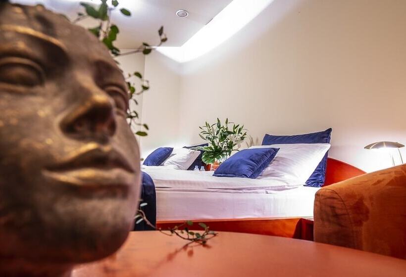 اتاق استاندارد, Royal