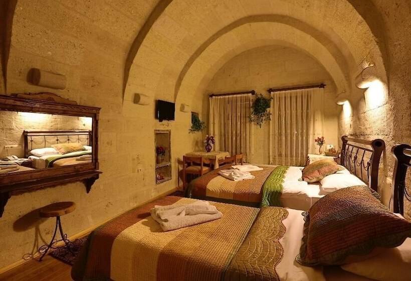 חדר סופריור לשלושה, Safran Cave