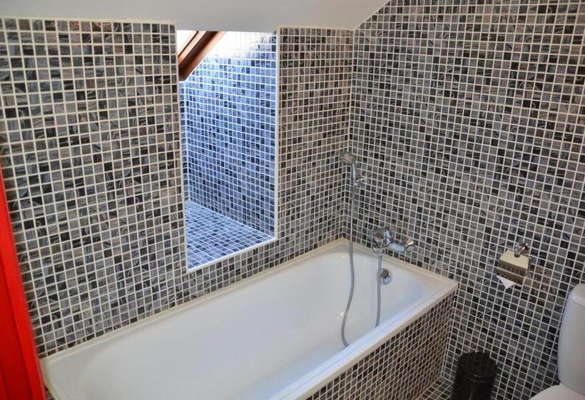 חדר משפחתי, Logis Hôtel Saint Martin