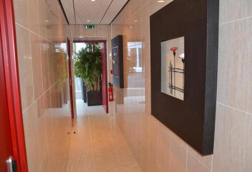 חדר סטנדרט מותאם לאדם עם מוגבלויות, Logis Hôtel Saint Martin