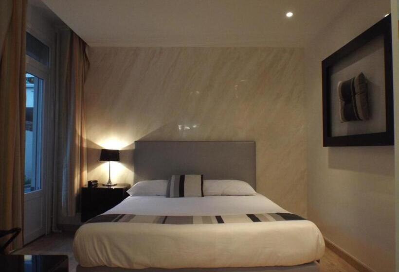 חדר סטנדרט מותאם לאדם עם מוגבלויות, Logis Hôtel Saint Martin