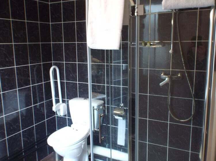 חדר סטנדרט מותאם לאדם עם מוגבלויות, Logis Hôtel Saint Martin