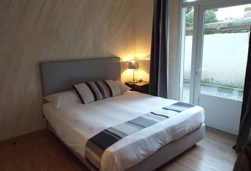 חדר סטנדרט מותאם לאדם עם מוגבלויות, Logis Hôtel Saint Martin