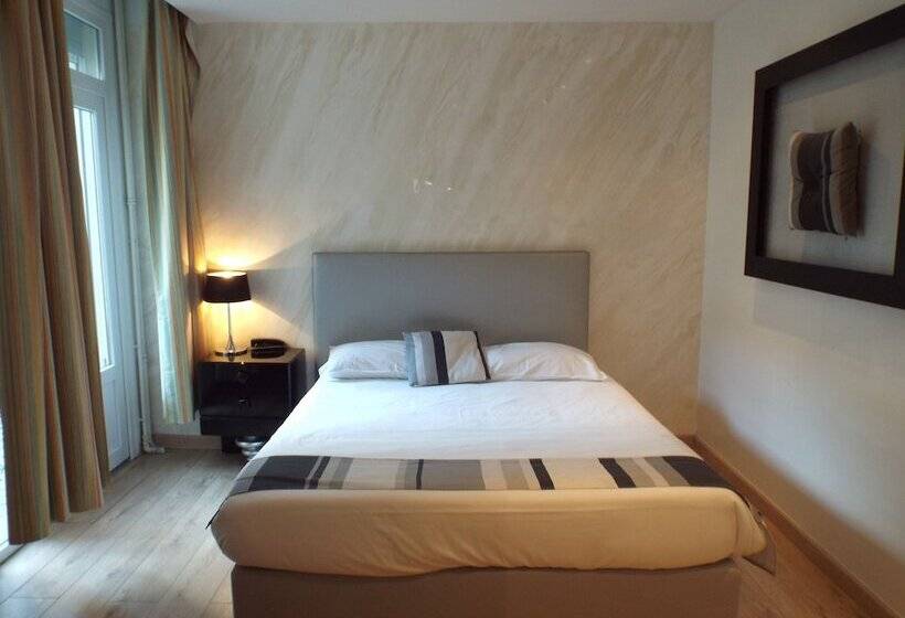 חדר סטנדרט מותאם לאדם עם מוגבלויות, Logis Hôtel Saint Martin