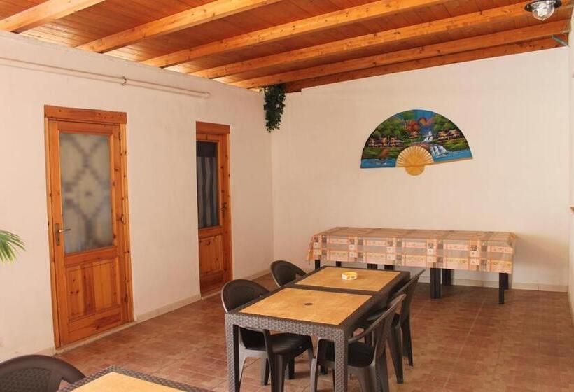 غرفة قياسية ثلاثية, Affittacamere La Saracina