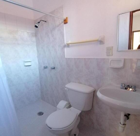 חדר סטנדרט לארבעה, Don Luis Hostal   Sucursal Galeana   Tecolutla