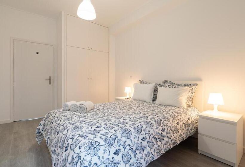 اتاق لوکس با بالکن, Moreira 284