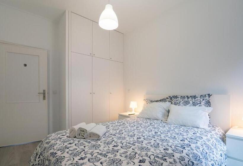 اتاق لوکس با بالکن, Moreira 284