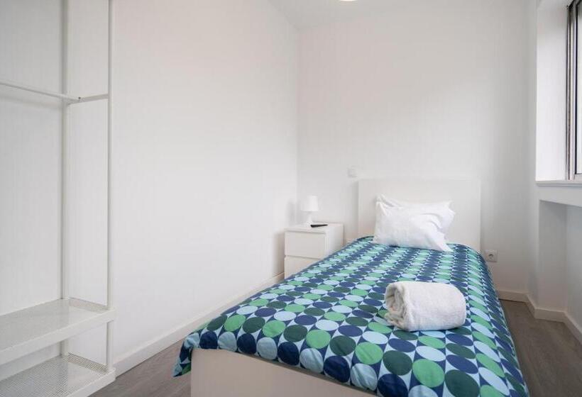 اتاق استاندارد یک نفره, Moreira 284