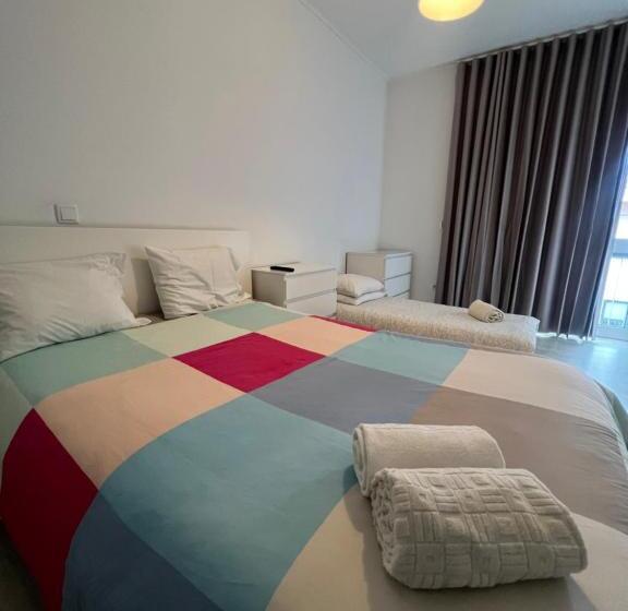 اتاق استاندارد چهارنفره با سرویس بهداشتی مشترک, Moreira 284