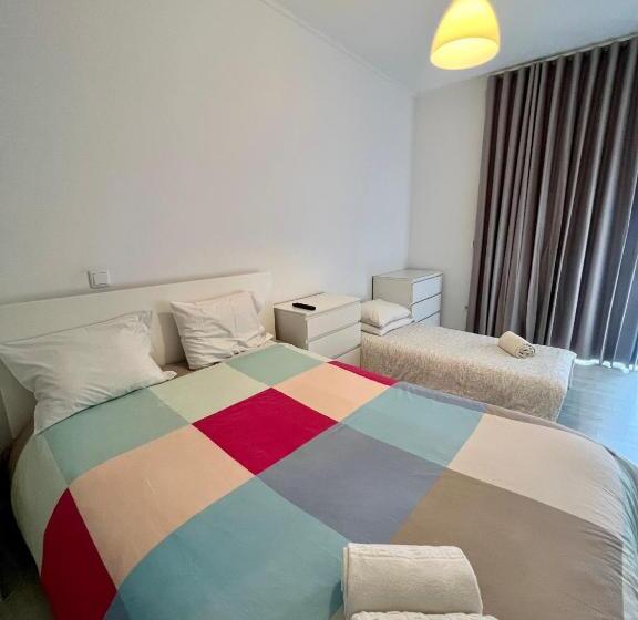 اتاق استاندارد چهارنفره با سرویس بهداشتی مشترک, Moreira 284