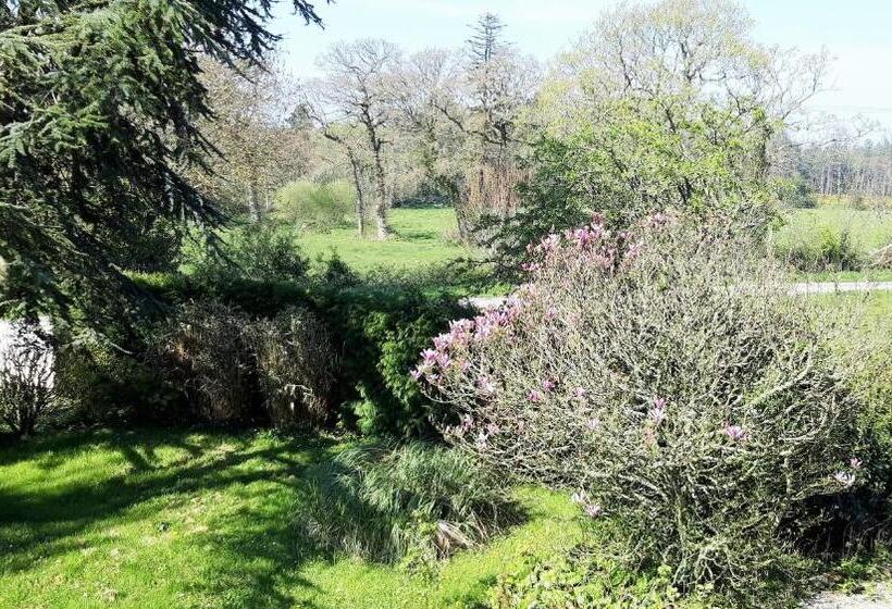 غرفة قياسية مزوَّدة بشُرفة, Le Chalet Suisse   Chambre Bleue