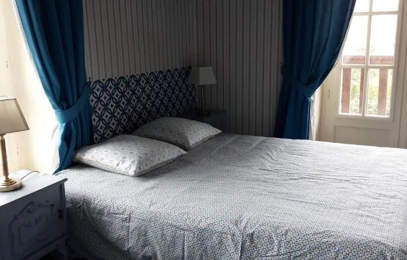 バルコニー付きスタンダードルーム, Le Chalet Suisse   Chambre Bleue