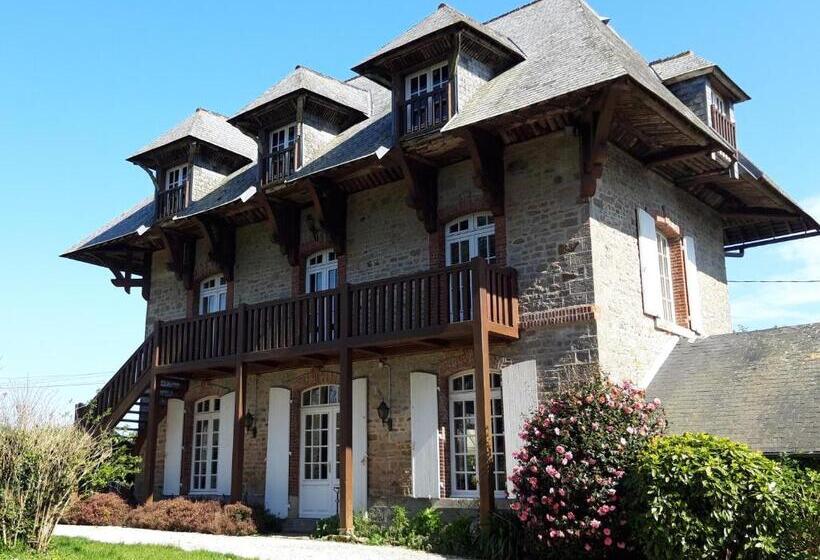 Номер Стандарт с Балконом, Le Chalet Suisse   Chambre Bleue
