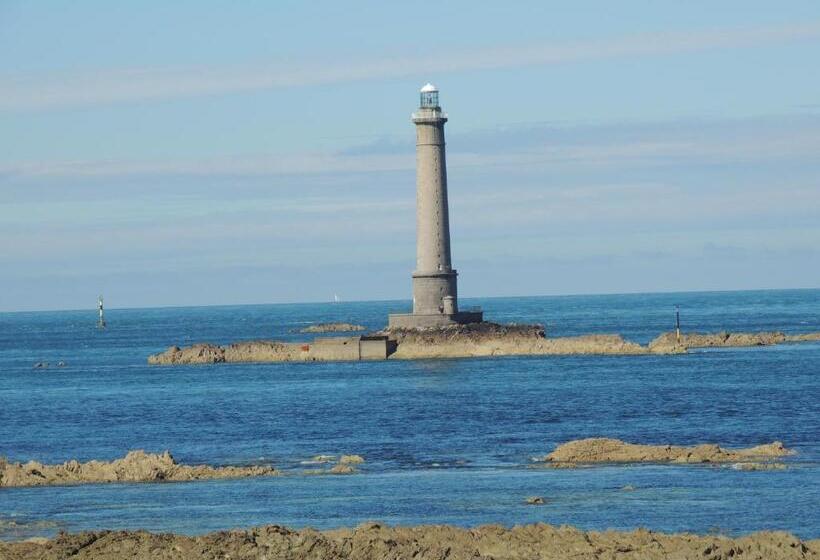غرفة قياسية مزوَّدة بشُرفة, Le Chalet Suisse   Chambre Bleue