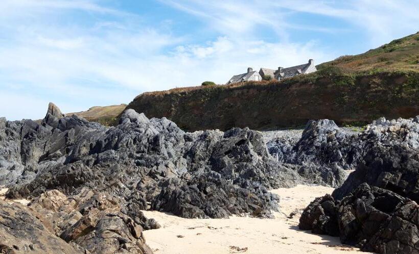 غرفة قياسية مزوَّدة بشُرفة, Le Chalet Suisse   Chambre Bleue