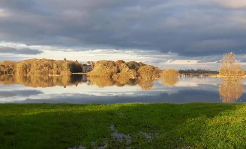 غرفة قياسية مزوَّدة بشُرفة, Le Chalet Suisse   Chambre Bleue