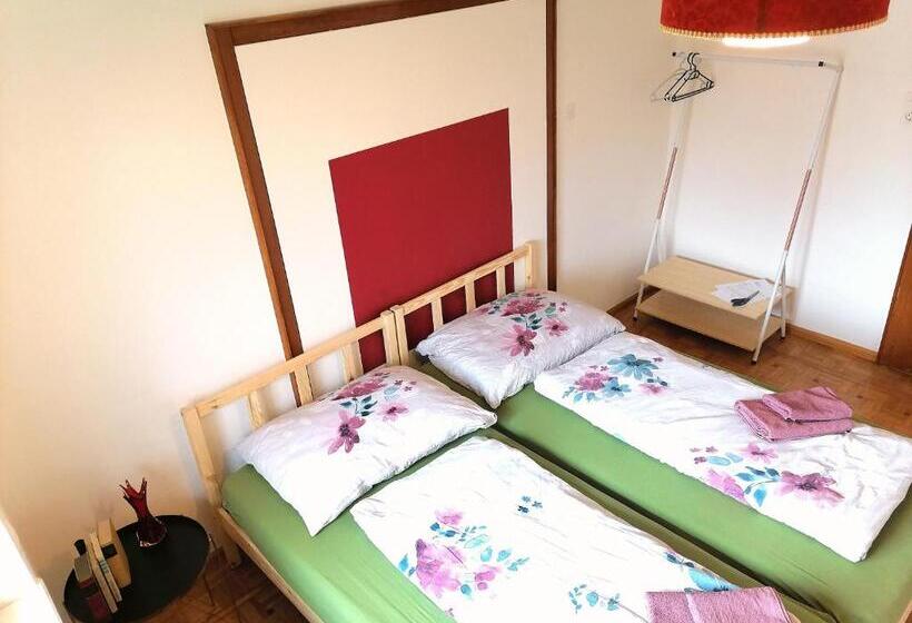 غرفة قياسية حمام مشترك, Dimai House 1970s