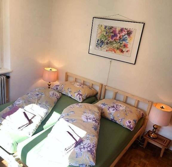 غرفة قياسية حمام مشترك, Dimai House 1970s