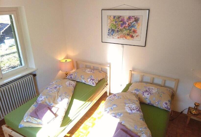 غرفة قياسية حمام مشترك, Dimai House 1970s