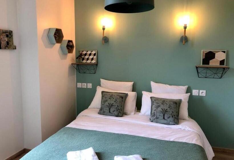 חדר סטנדרט נוף לגינה, Chambres D Hôte & Gîte Château Le Conte   Saint Emilion