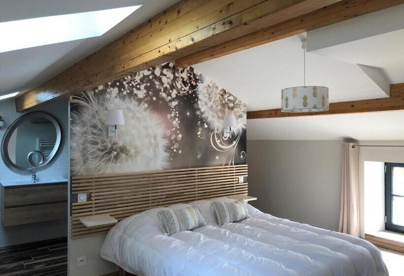 חדר סטנדרט לשלושה עם נוף לגינה, Chambres D Hôte & Gîte Château Le Conte   Saint Emilion