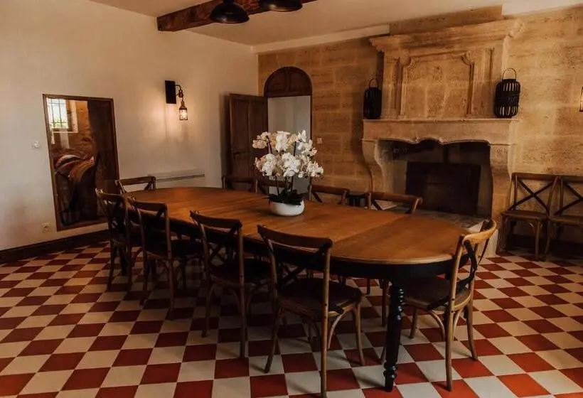 庭の見えるスタンダードトリプルルーム, Chambres D Hôte & Gîte Château Le Conte Saint Emilion