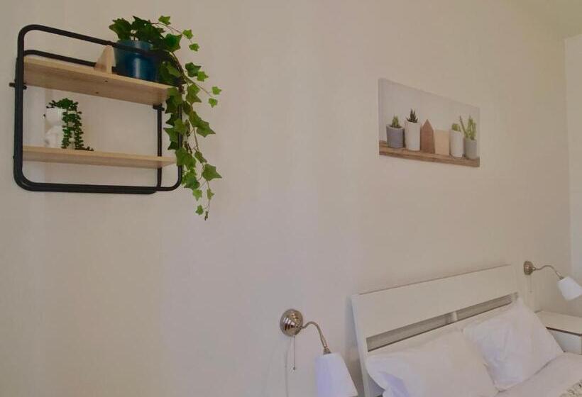 اتاق راحتی سه تخته, Guest House Service   Express Airport Apartment