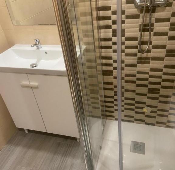 اتاق خانوادگی, Lf Habitación Familiar Con Balcón Y Baño Privado   No Fumadores   Sin Ascensor