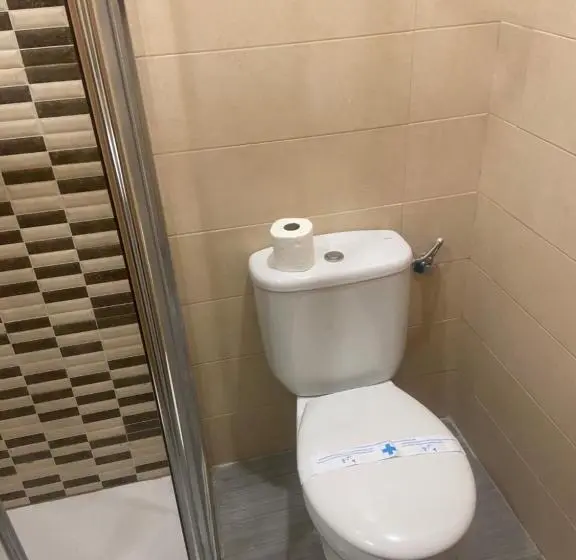 اتاق خانوادگی, Lf Habitación Familiar Con Balcón Y Baño Privado   No Fumadores   Sin Ascensor