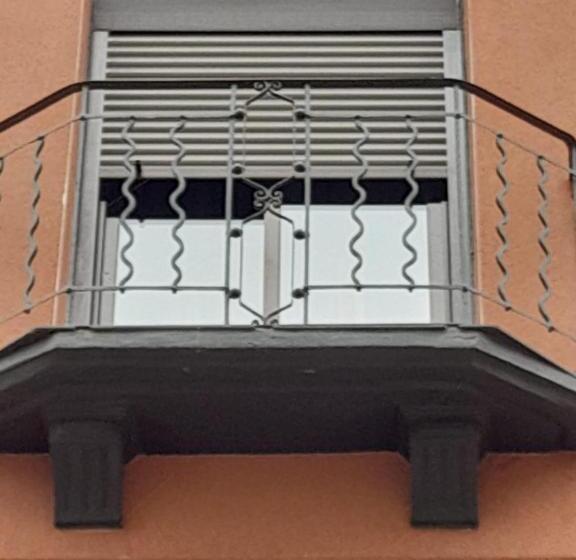 اتاق استاندارد با سرویس بهداشتی مشترک, Lf Habitación Familiar Con Balcón Y Baño Privado   No Fumadores   Sin Ascensor