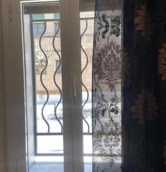 اتاق استاندارد با سرویس بهداشتی مشترک, Lf Habitación Familiar Con Balcón Y Baño Privado   No Fumadores   Sin Ascensor