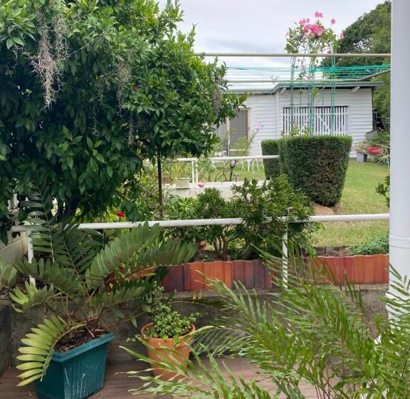 스위트, Hideaway On Hume