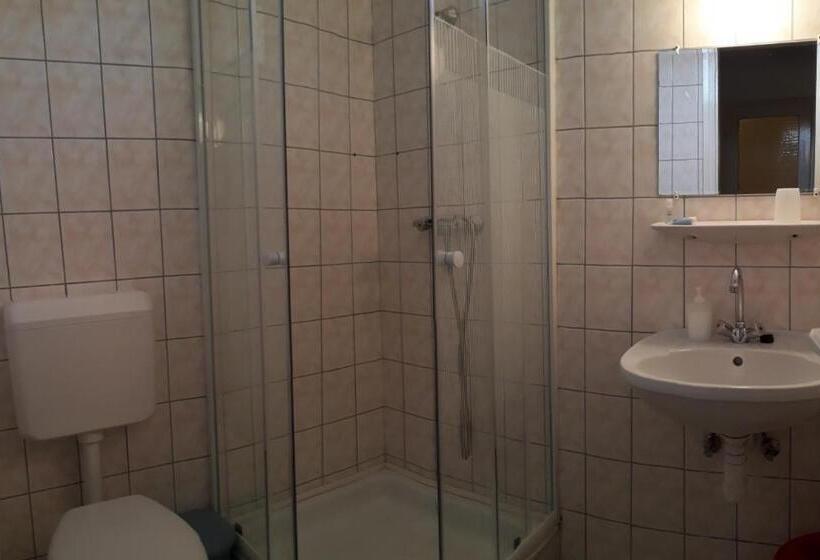 침실 2개 아파트, örvény Vendégház