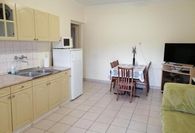 침실 2개 아파트, örvény Vendégház