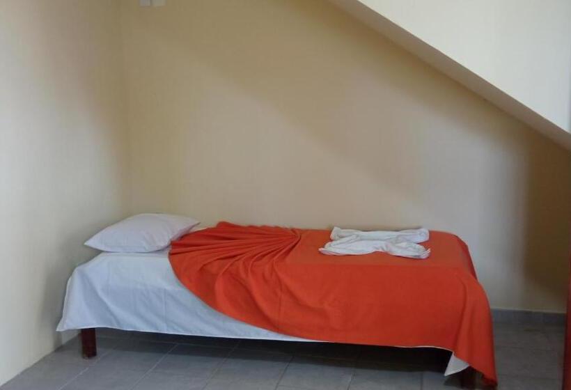 חדר סטנדרט לשלושה, Pousada Canedo