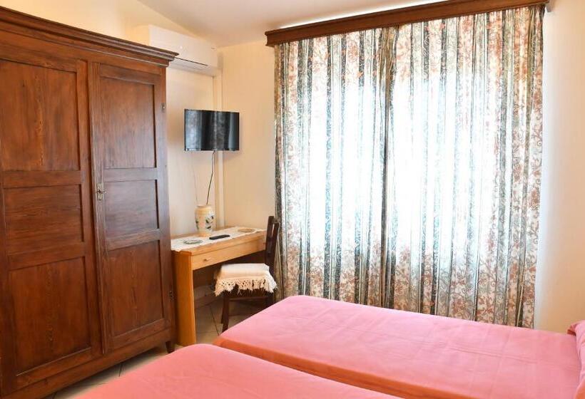 Standard room with outdoor bath, B&b Mitzixeddas