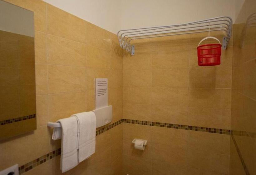 اتاق لوکس با چشمانداز, La Perla Del Tirreno