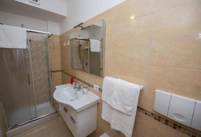 اتاق لوکس با چشمانداز, La Perla Del Tirreno