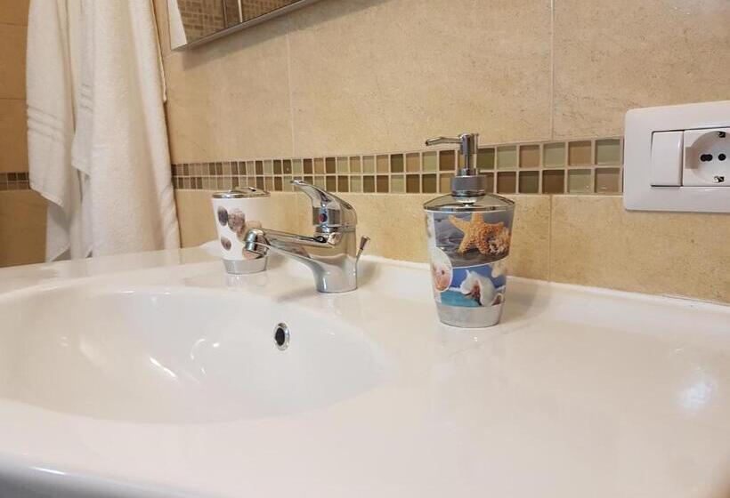 اتاق لوکس با چشمانداز, La Perla Del Tirreno