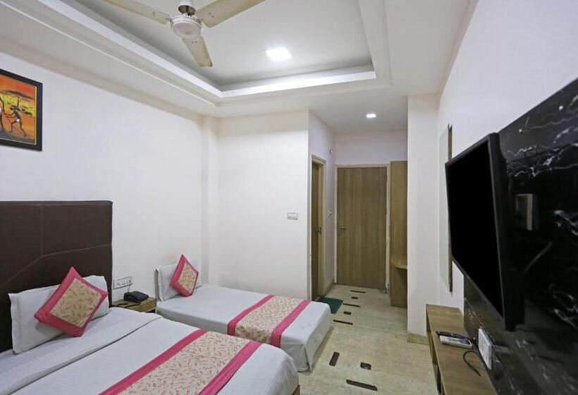 高级家庭房间, Sterling Inn, New Delhi