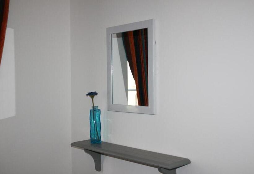 اتاق استاندارد با سرویس بهداشتی مشترک, Guest House Guerra Junqueiro Ii