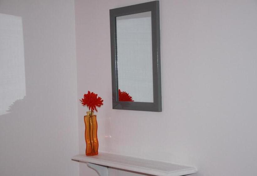 اتاق استاندارد سه تخته با سرویس بهداشتی مشترک, Guest House Guerra Junqueiro Ii