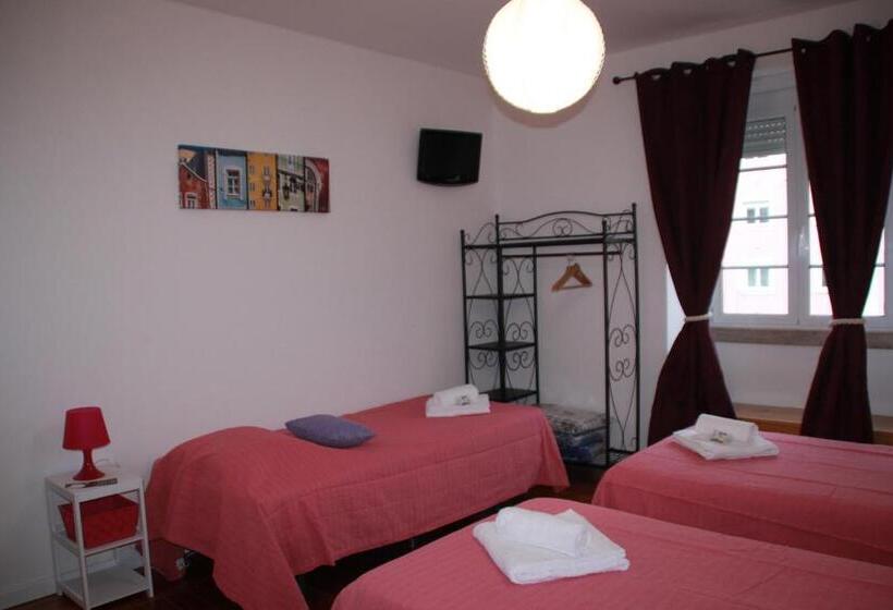 اتاق استاندارد سه نفره, Guest House Guerra Junqueiro Ii